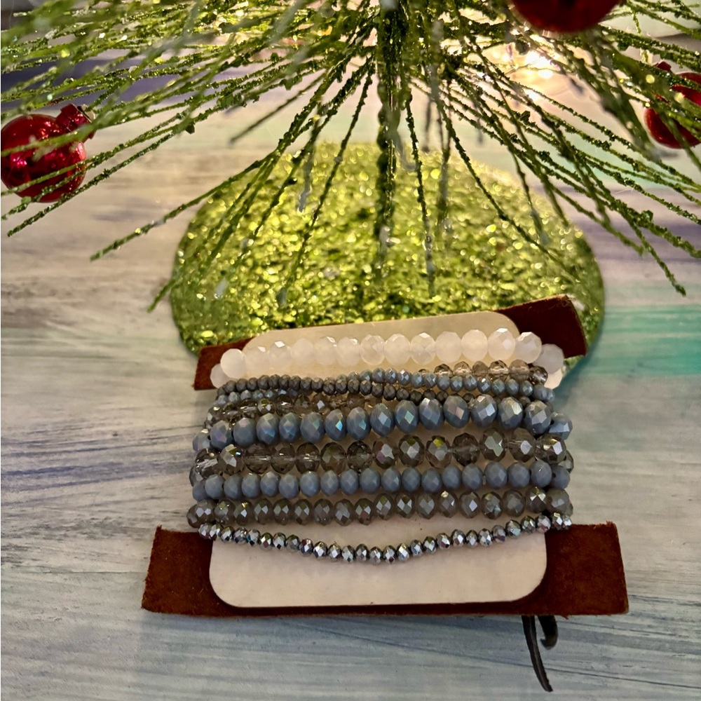 LV Upcycled Gray Beaded Stack Bracelet Set with Heart Charm - Picture 2 of 2